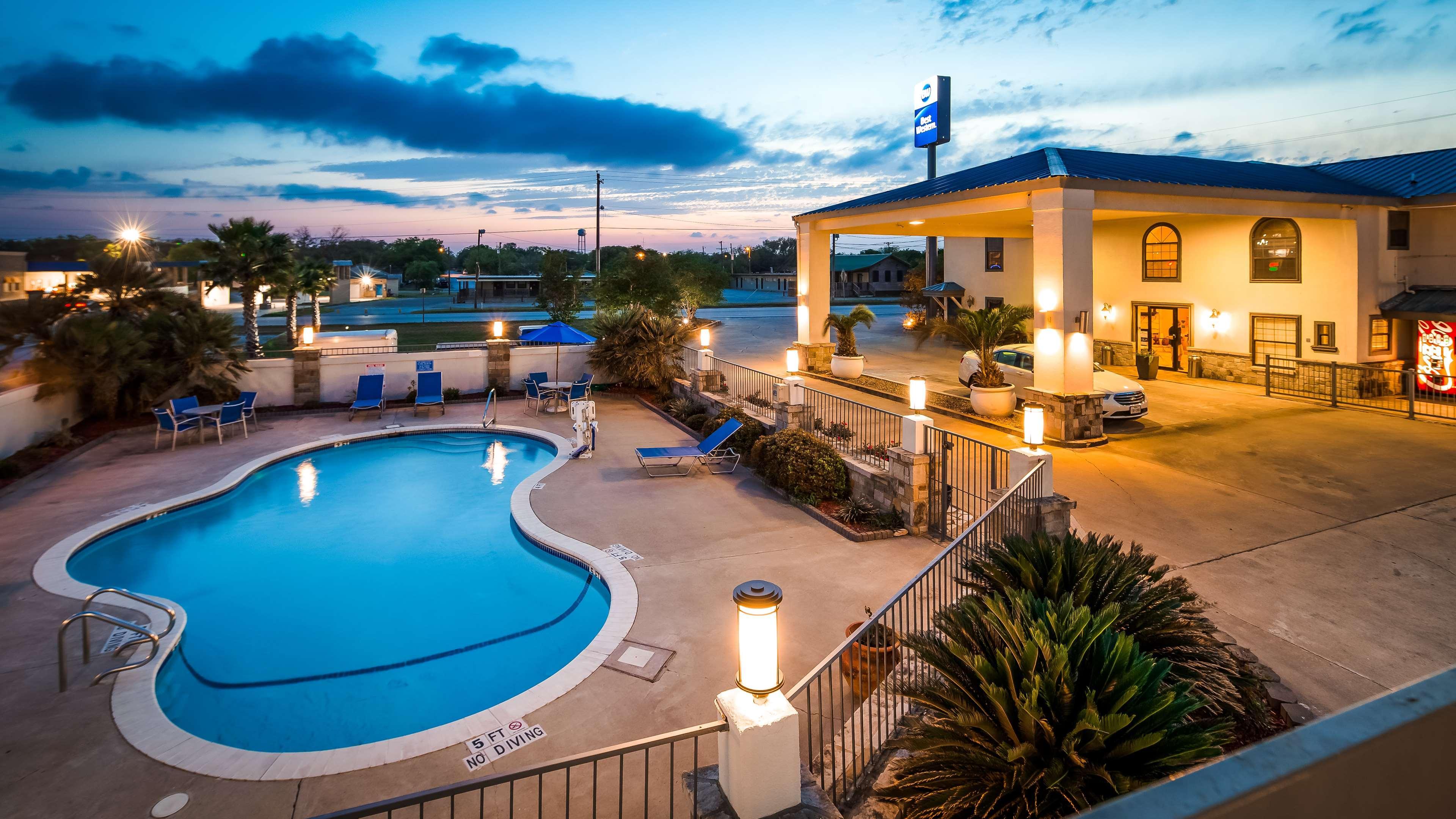 Best Western George West Executive Inn Экстерьер фото