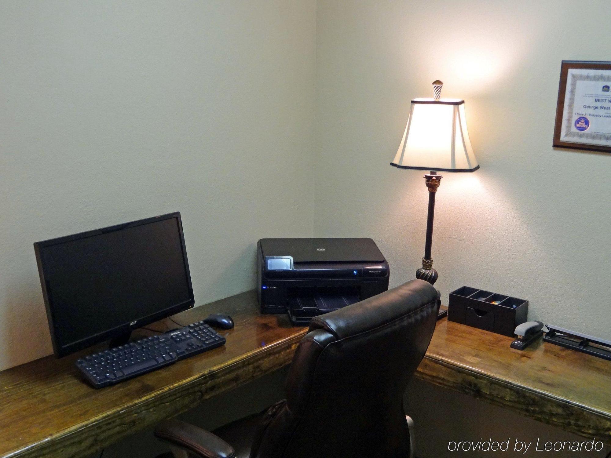 Best Western George West Executive Inn Удобства фото
